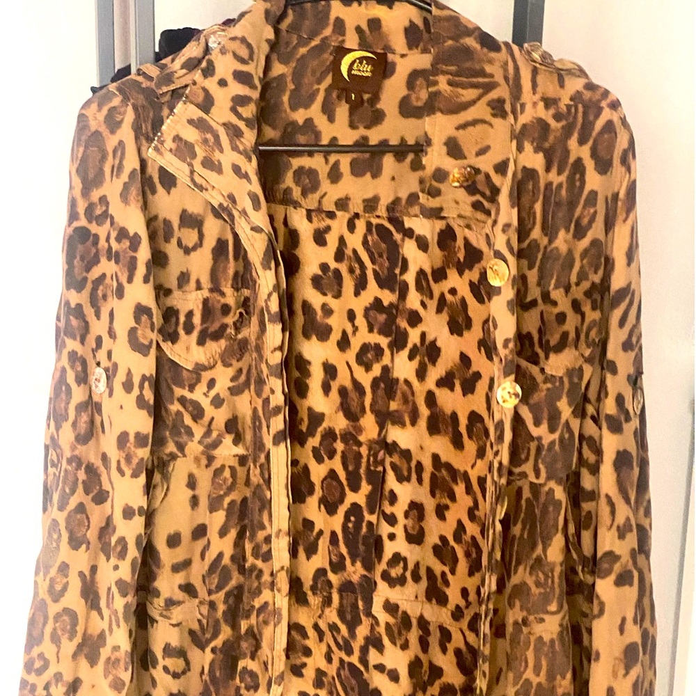 Blu moon large cheetah silk shirt luxurious so soft